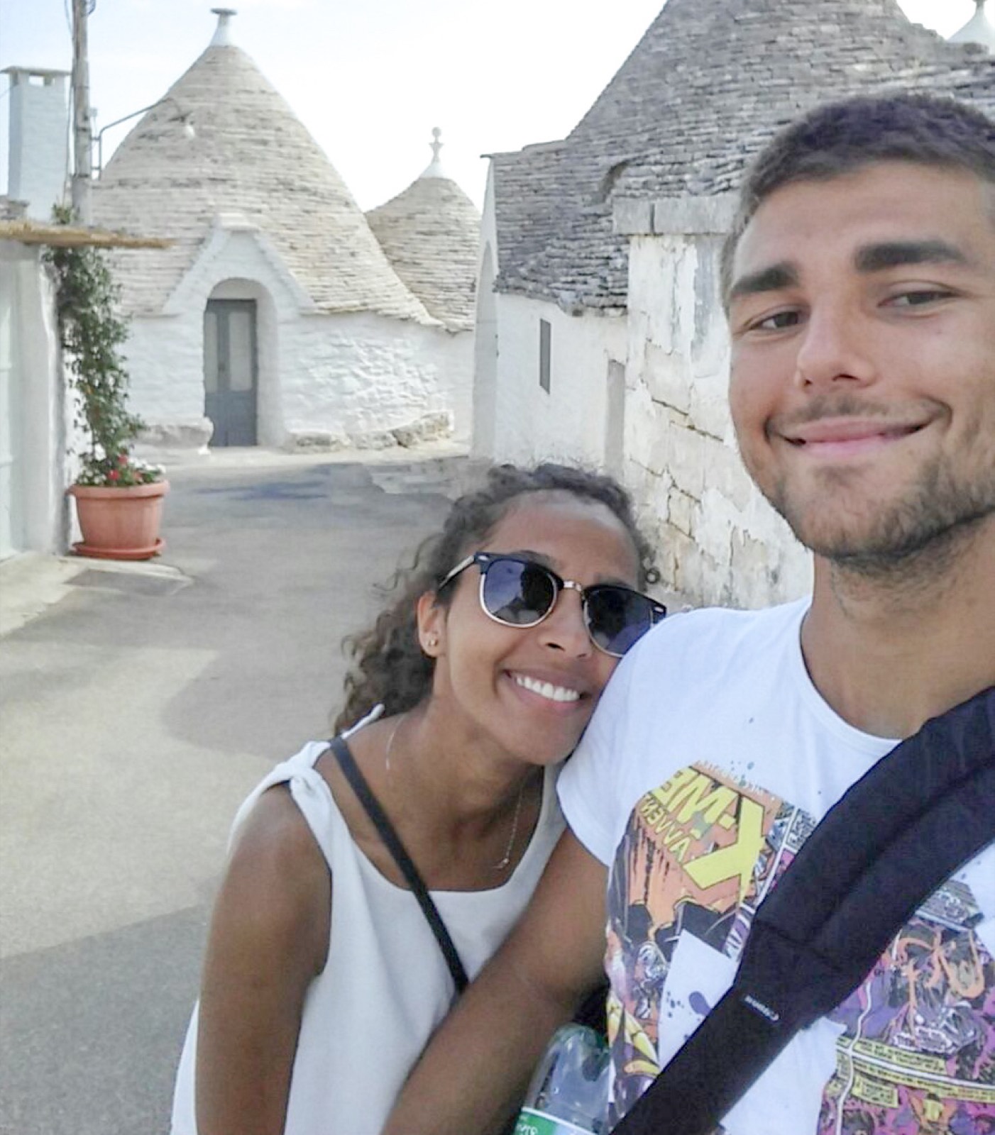 Hind e Michele in viaggio tra i trulli della Puglia, dove è nata la passione per la vanlife