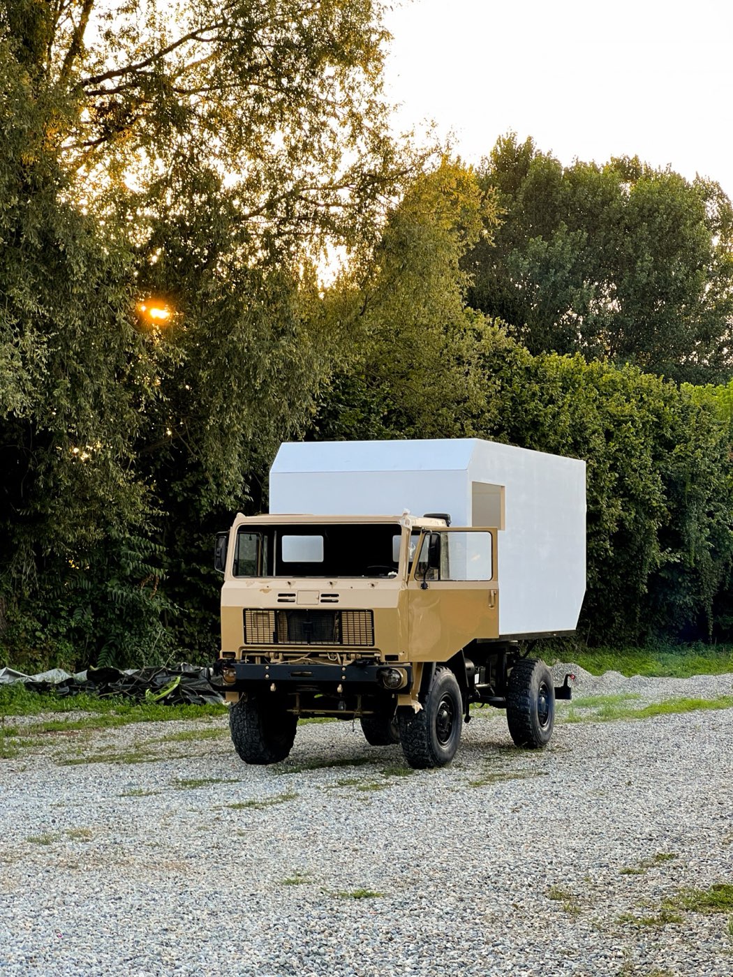 Il camion overland 4x4 di RINGOSAROUND: un ex mezzo militare ACM 90q trasformato in casa mobile
